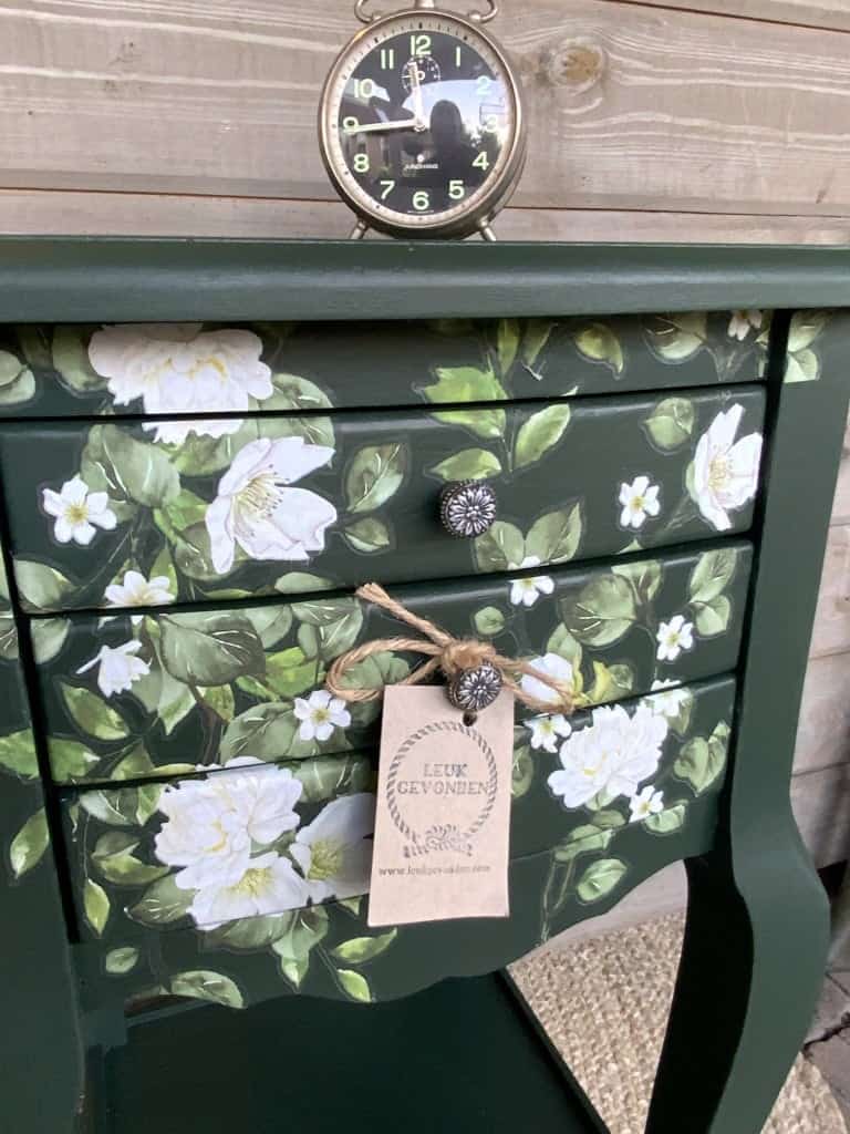 Set nachtkastjes in de kleur Manor Green van fusionpaint. Leuk Gevonden