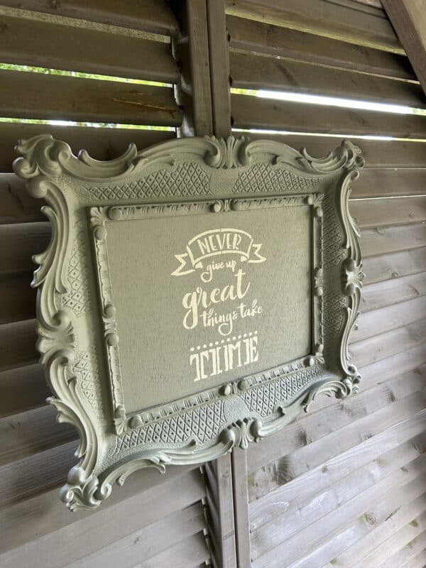 Bord met tekst Never give up ........