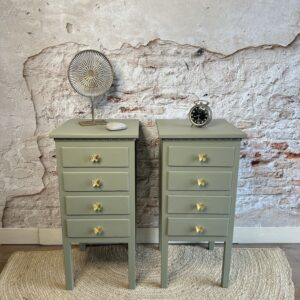 Sfeervol set nachtkastjes in de kleur Lichen